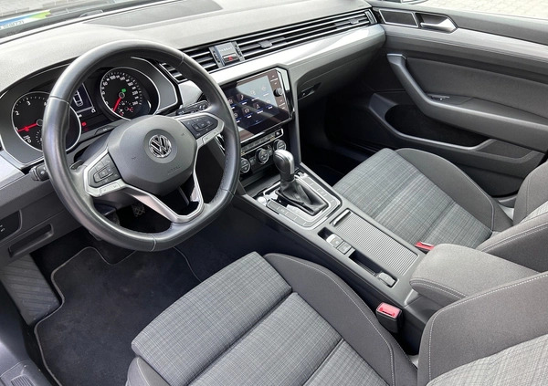 Volkswagen Passat cena 92900 przebieg: 129436, rok produkcji 2020 z Józefów małe 781